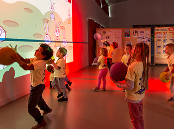 LÜ aire de jeux interactive